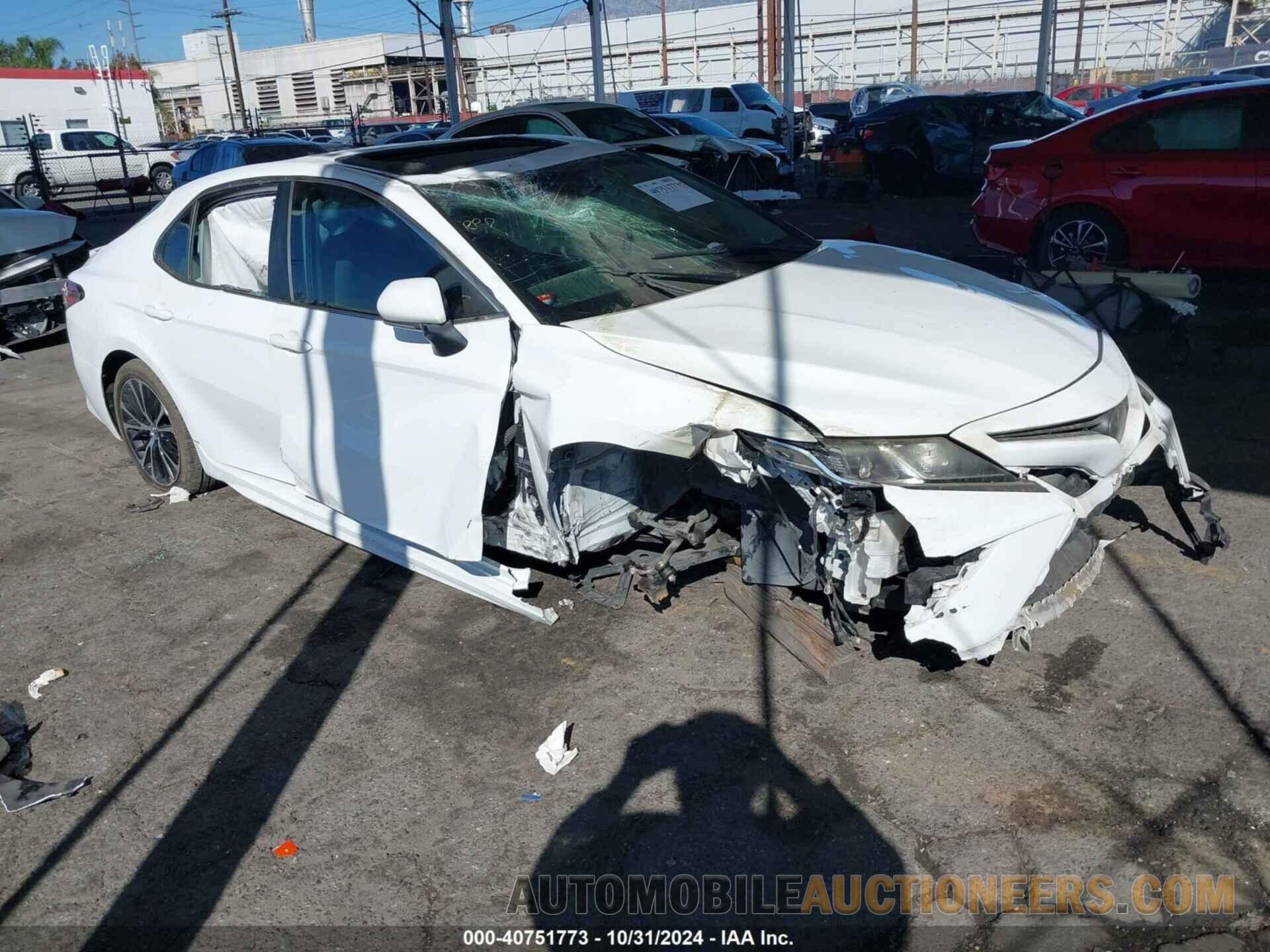 4T1B11HK1JU108425 TOYOTA CAMRY 2018