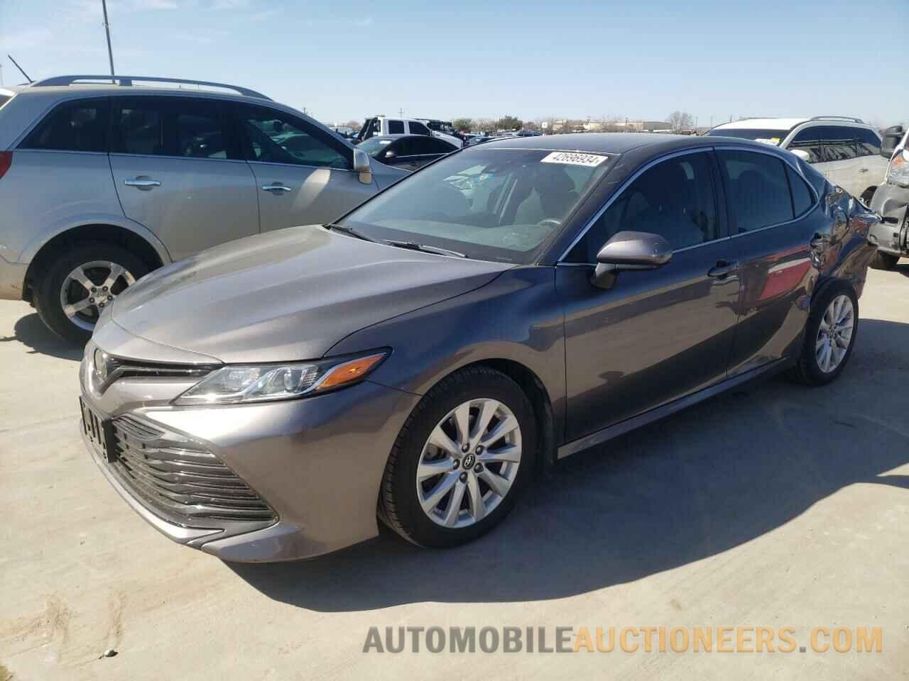 4T1B11HK1JU108781 TOYOTA CAMRY 2018