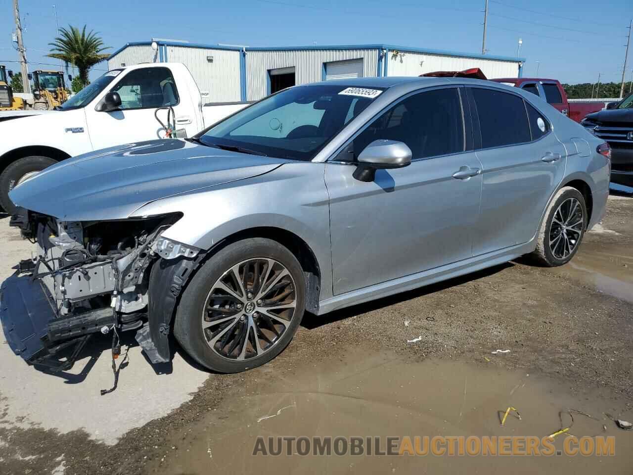 4T1B11HK1JU111132 TOYOTA CAMRY 2018