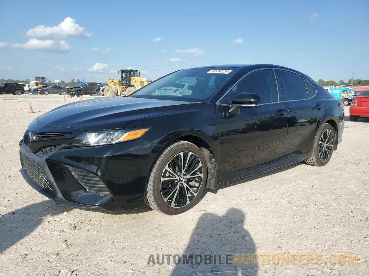 4T1B11HK1JU113950 TOYOTA CAMRY 2018