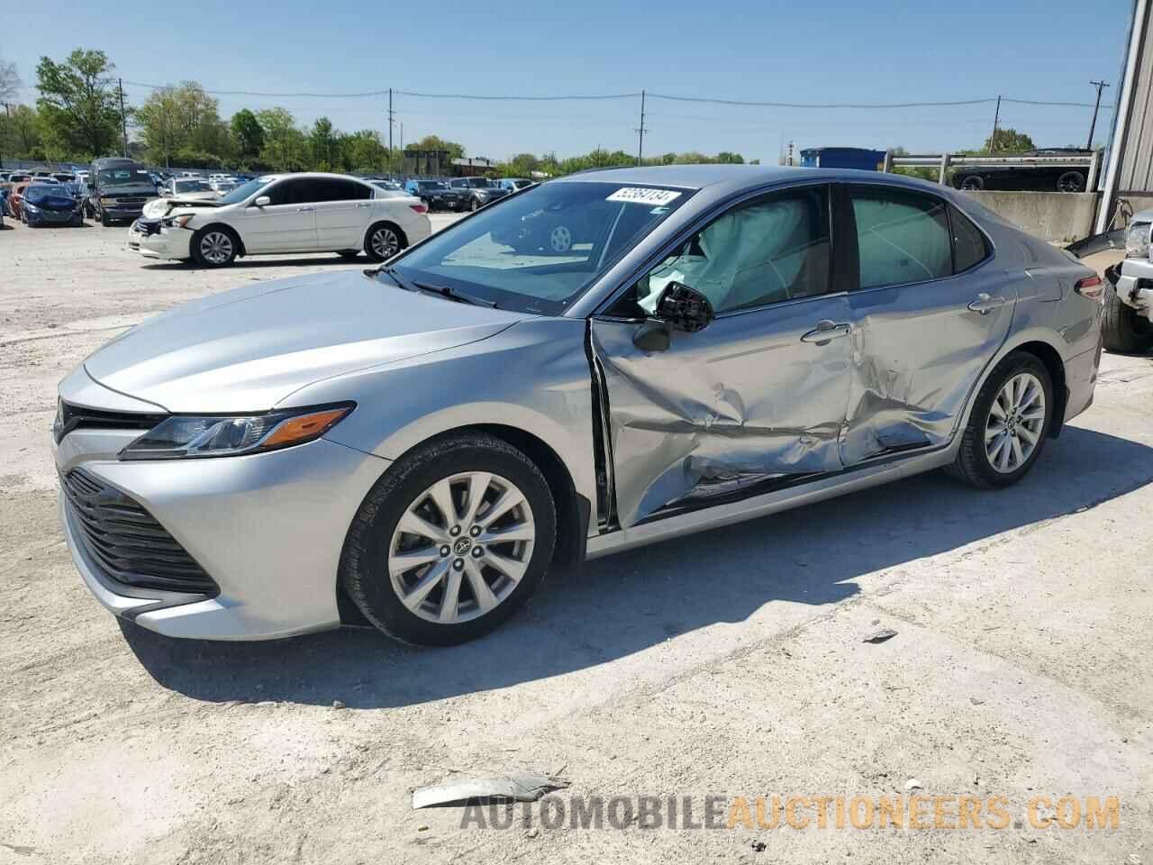 4T1B11HK1JU114113 TOYOTA CAMRY 2018