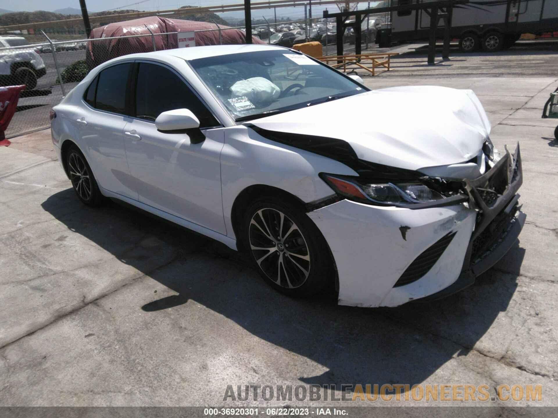 4T1B11HK1JU116704 TOYOTA CAMRY 2018