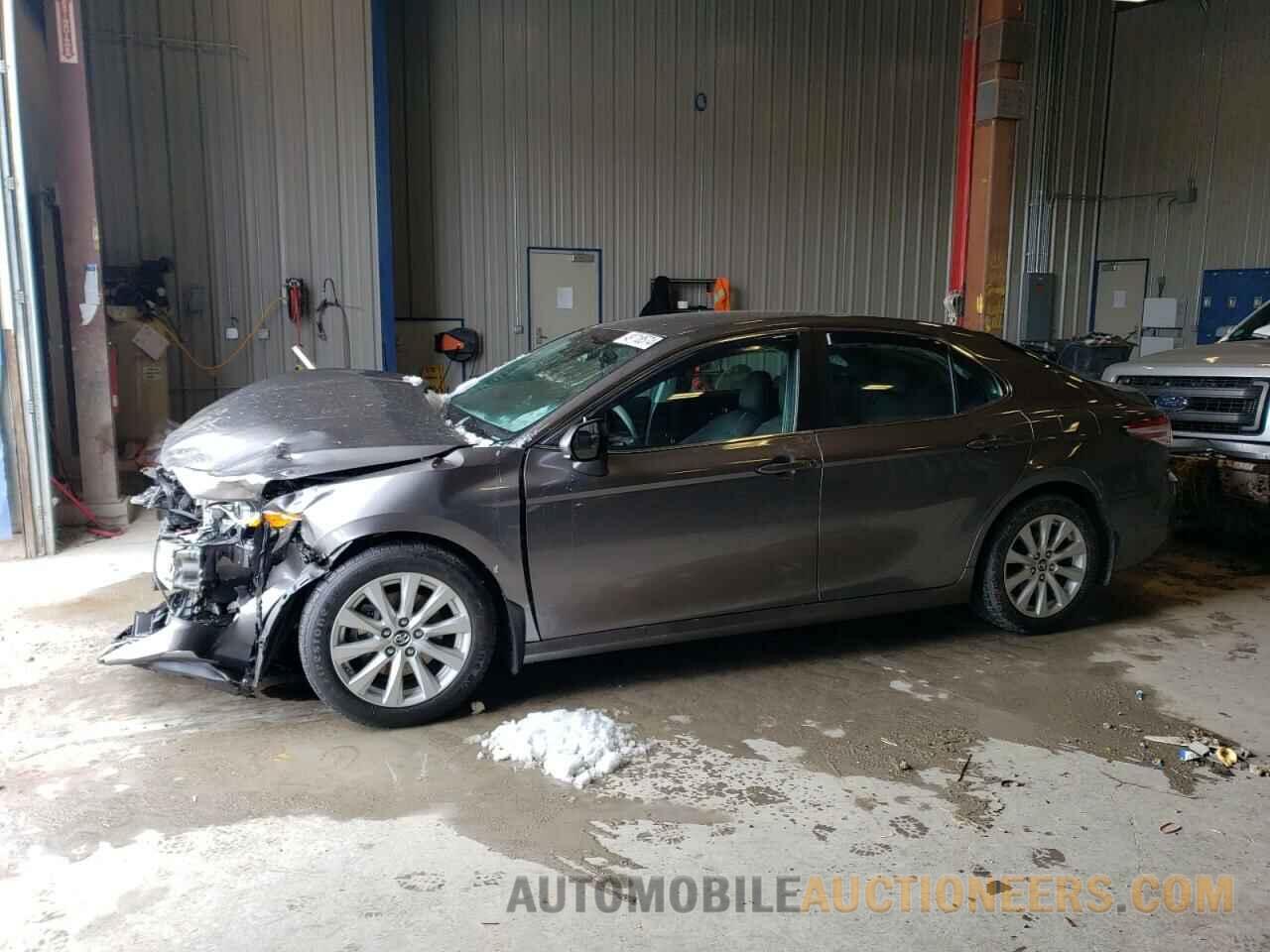 4T1B11HK1JU117898 TOYOTA CAMRY 2018