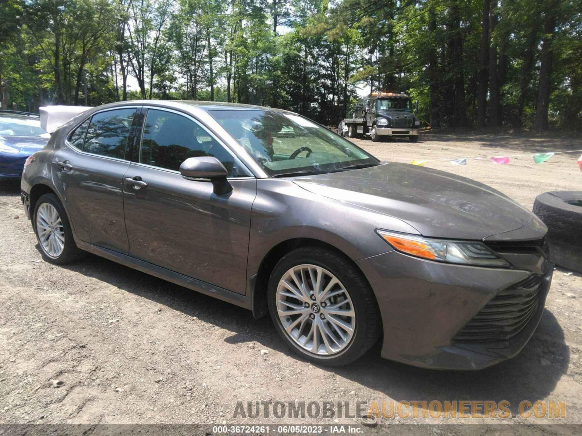 4T1B11HK1JU118128 TOYOTA CAMRY 2018