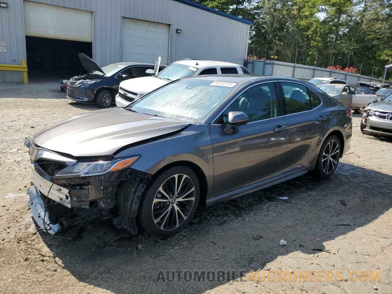 4T1B11HK1JU118338 TOYOTA CAMRY 2018