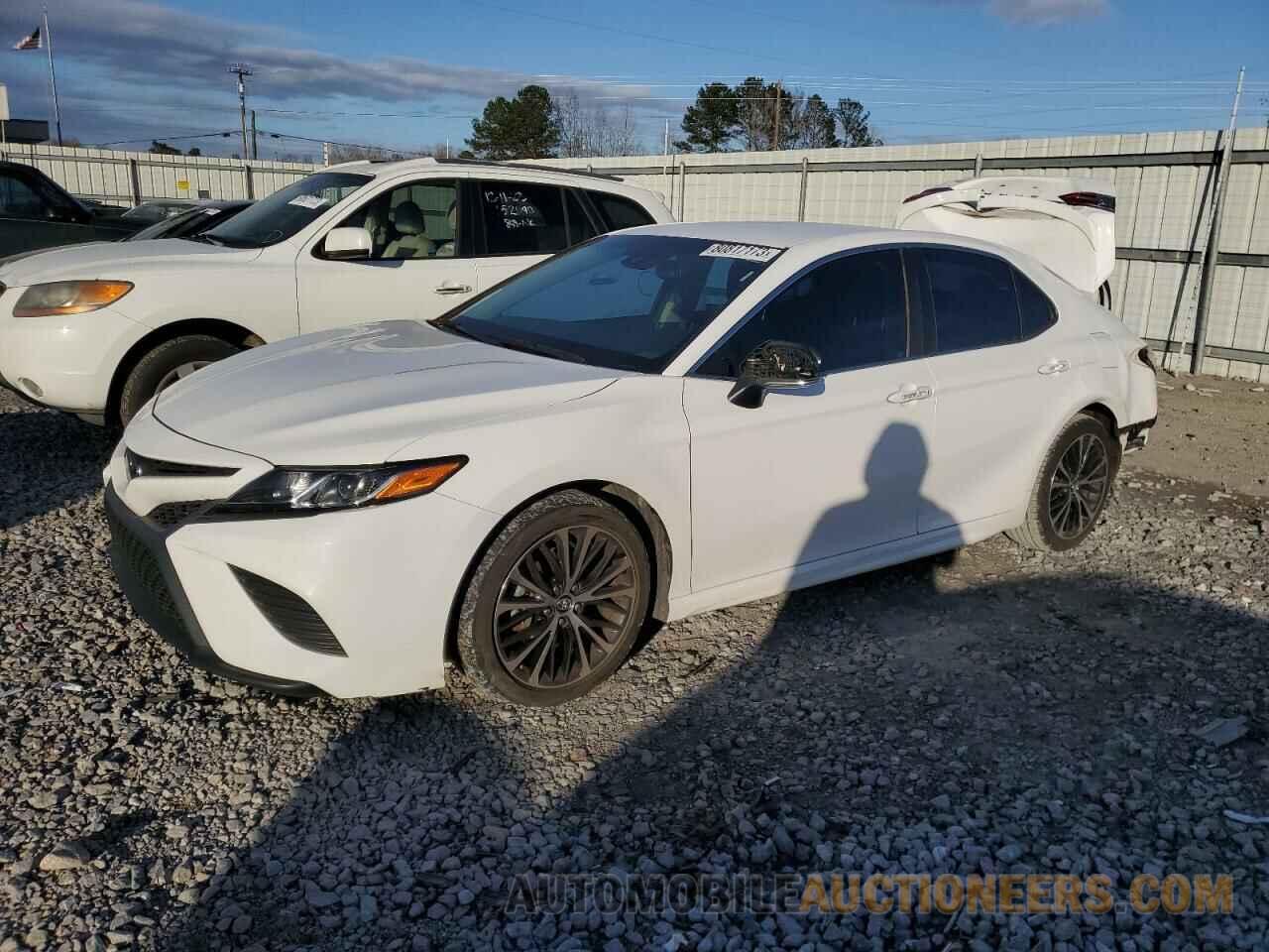 4T1B11HK1JU121059 TOYOTA CAMRY 2018