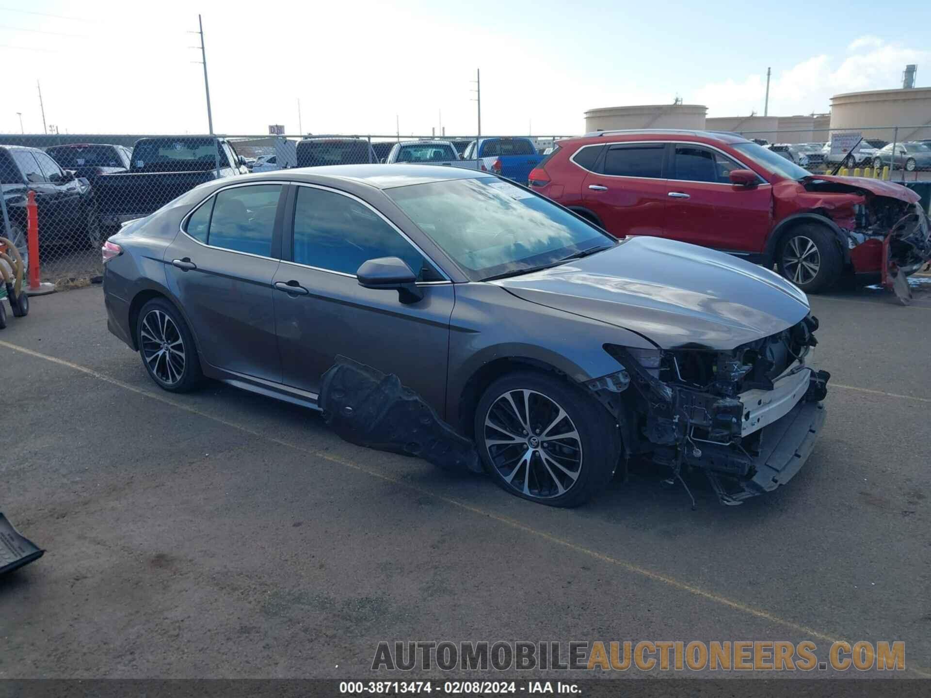 4T1B11HK1JU121272 TOYOTA CAMRY 2018