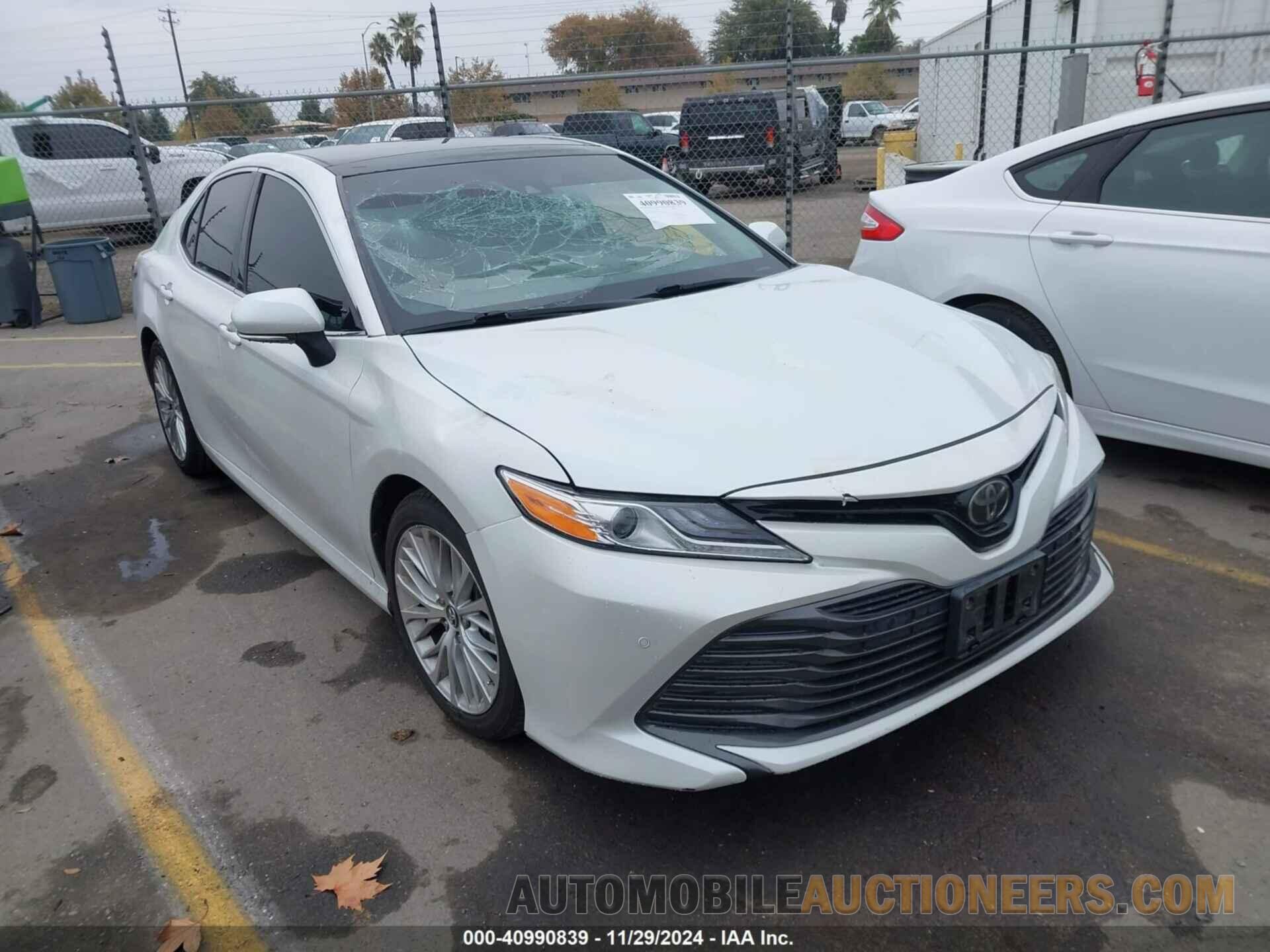 4T1B11HK1JU122860 TOYOTA CAMRY 2018