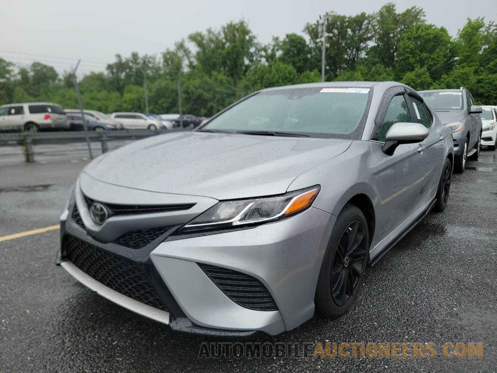 4T1B11HK1JU123877 Toyota Camry 2018