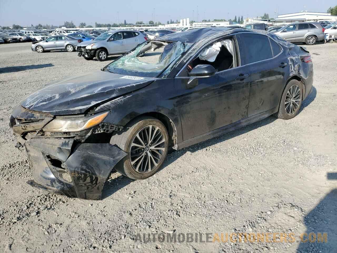 4T1B11HK1JU125709 TOYOTA CAMRY 2018