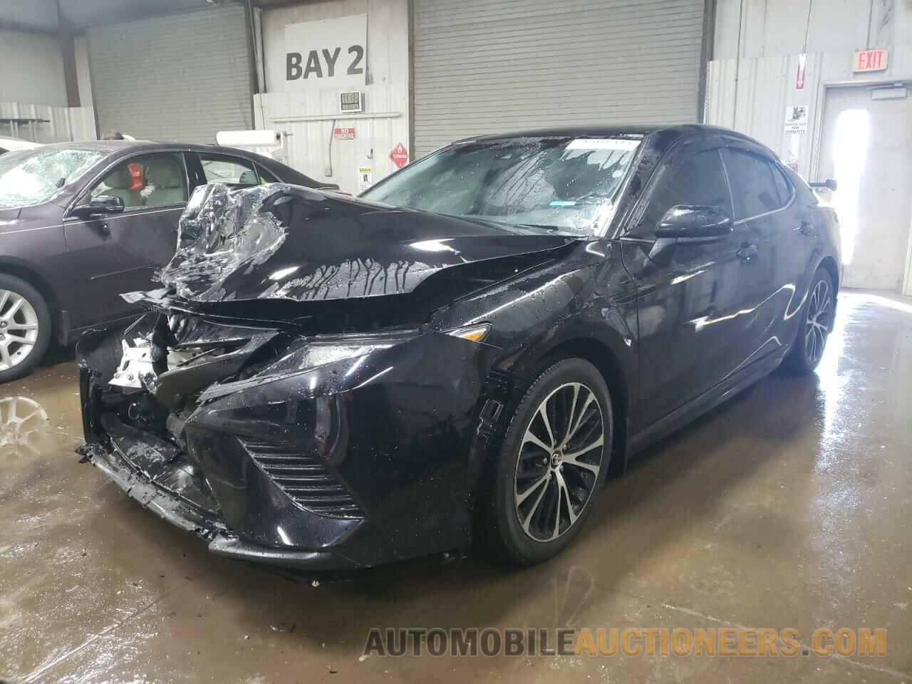 4T1B11HK1JU125841 TOYOTA CAMRY 2018