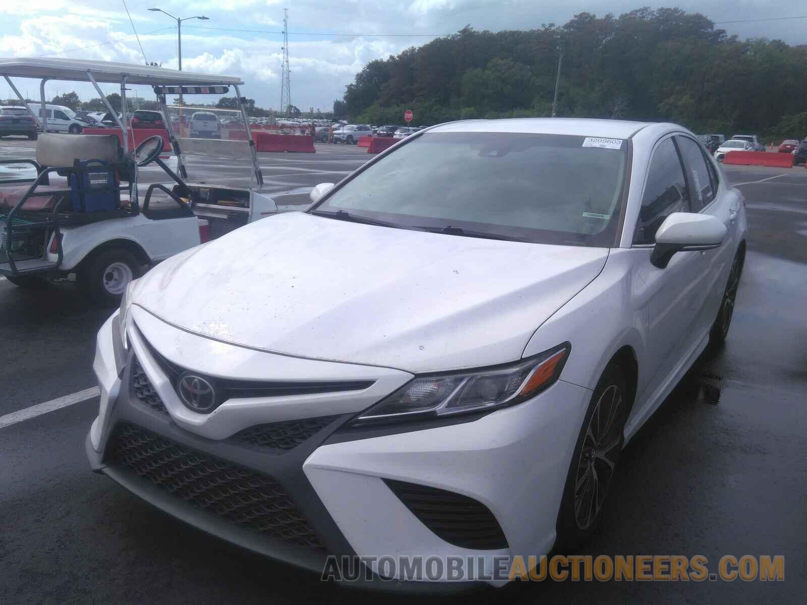 4T1B11HK1JU129842 Toyota Camry 2018