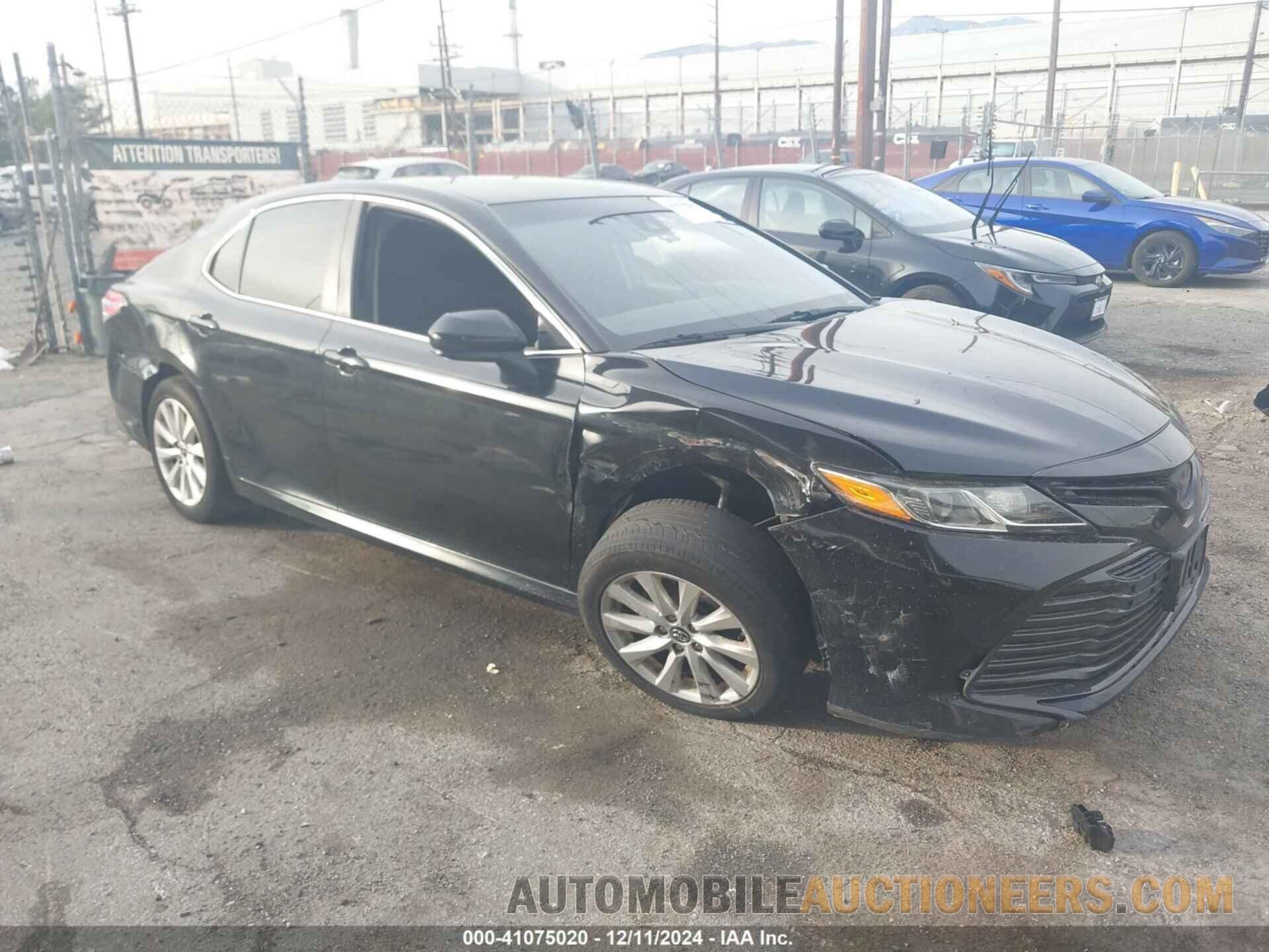 4T1B11HK1JU130392 TOYOTA CAMRY 2018