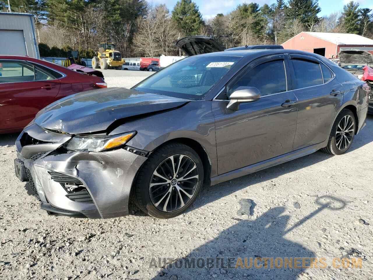 4T1B11HK1JU131283 TOYOTA CAMRY 2018