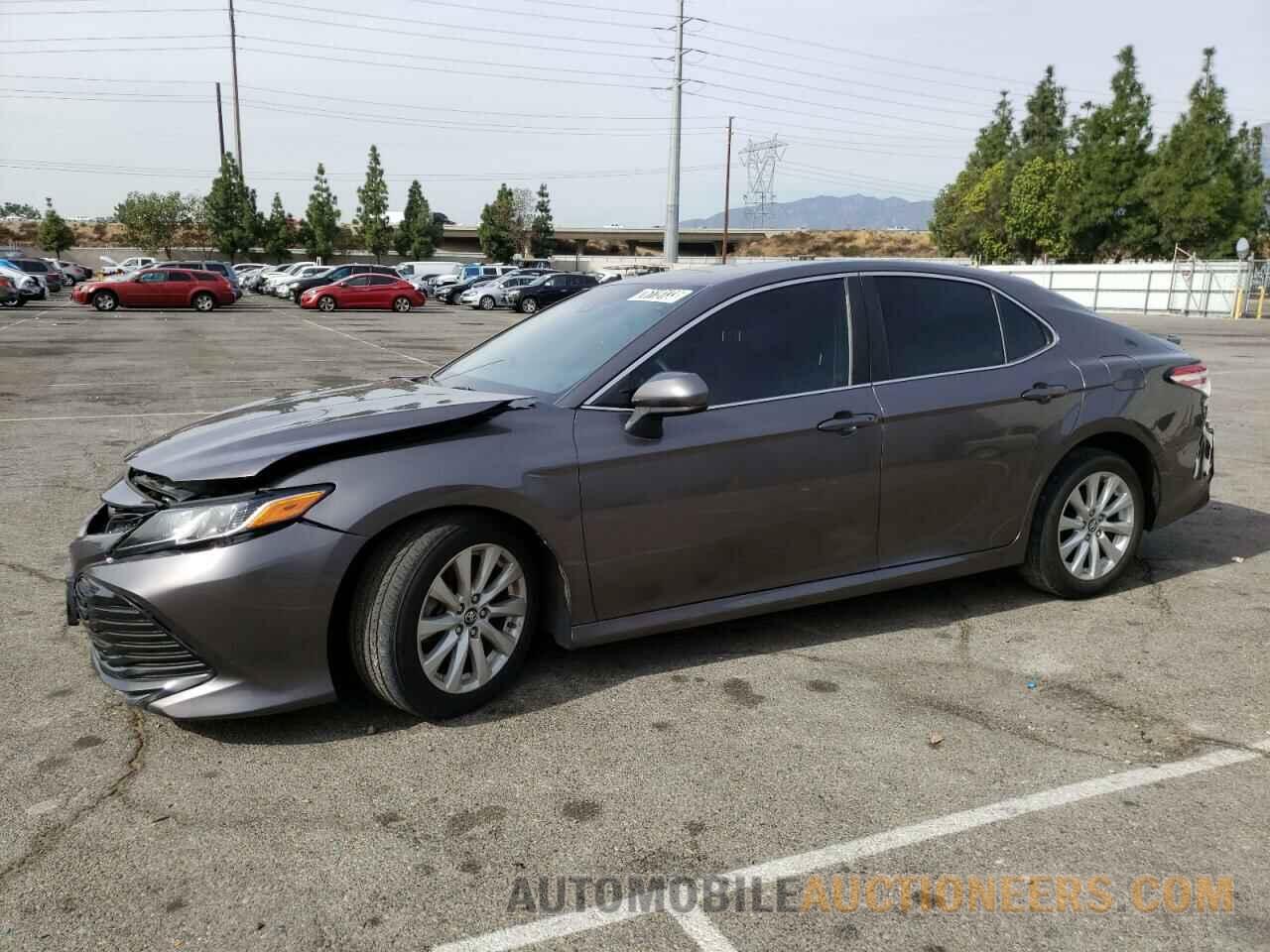 4T1B11HK1JU133745 TOYOTA CAMRY 2018