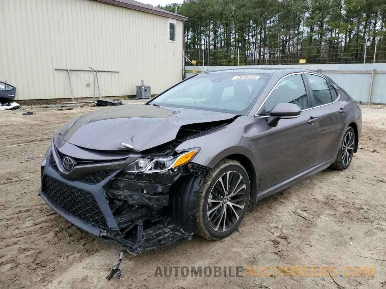 4T1B11HK1JU135723 TOYOTA CAMRY 2018