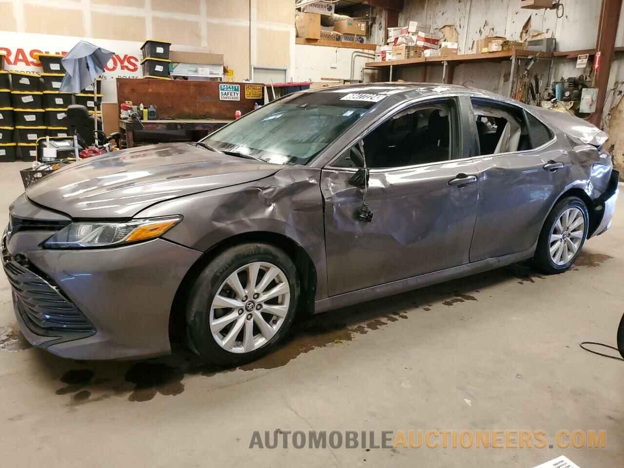 4T1B11HK1JU136192 TOYOTA CAMRY 2018