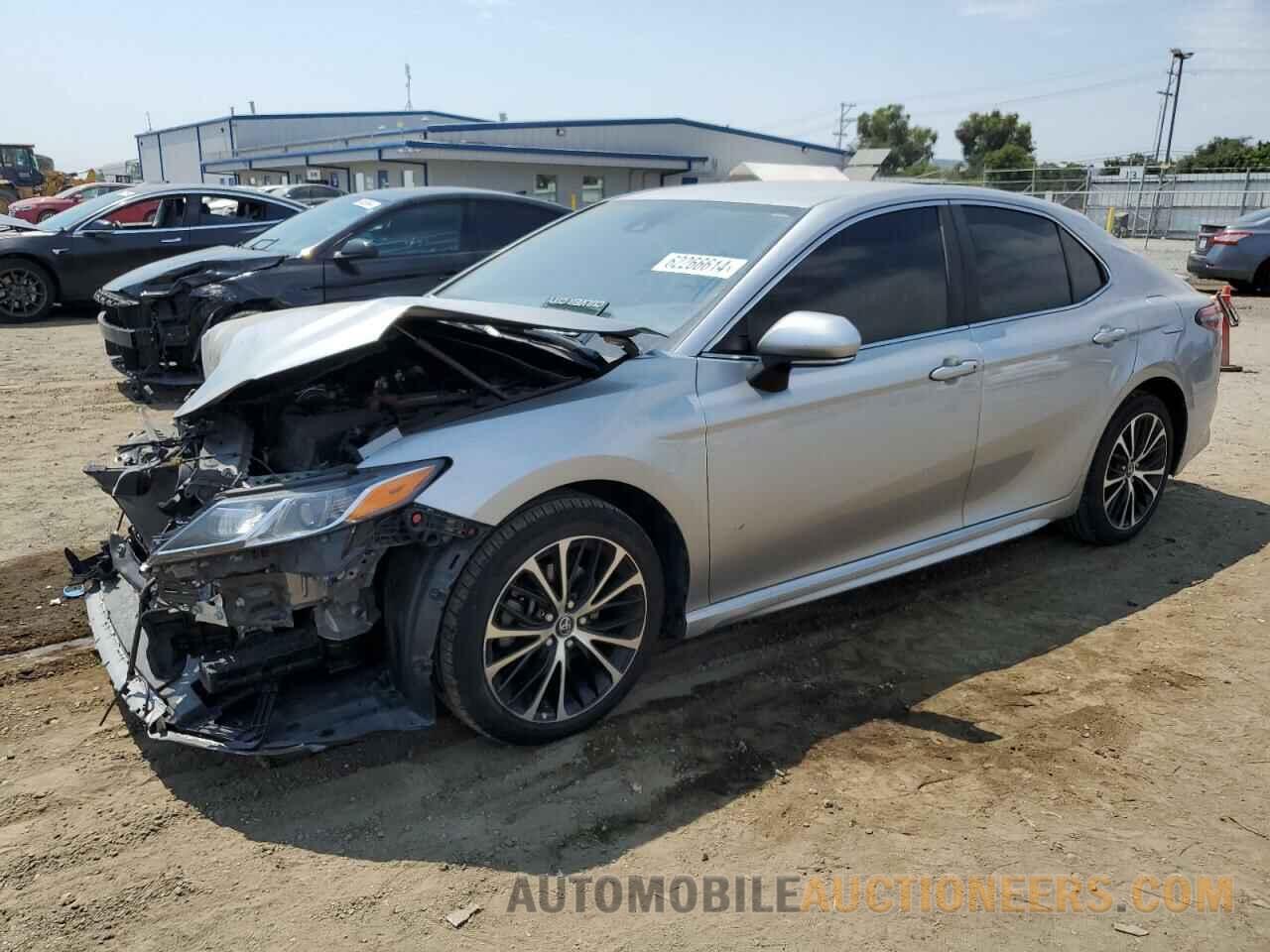 4T1B11HK1JU136435 TOYOTA CAMRY 2018