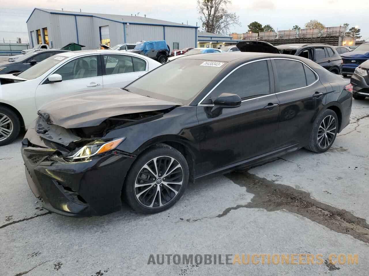 4T1B11HK1JU136824 TOYOTA CAMRY 2018