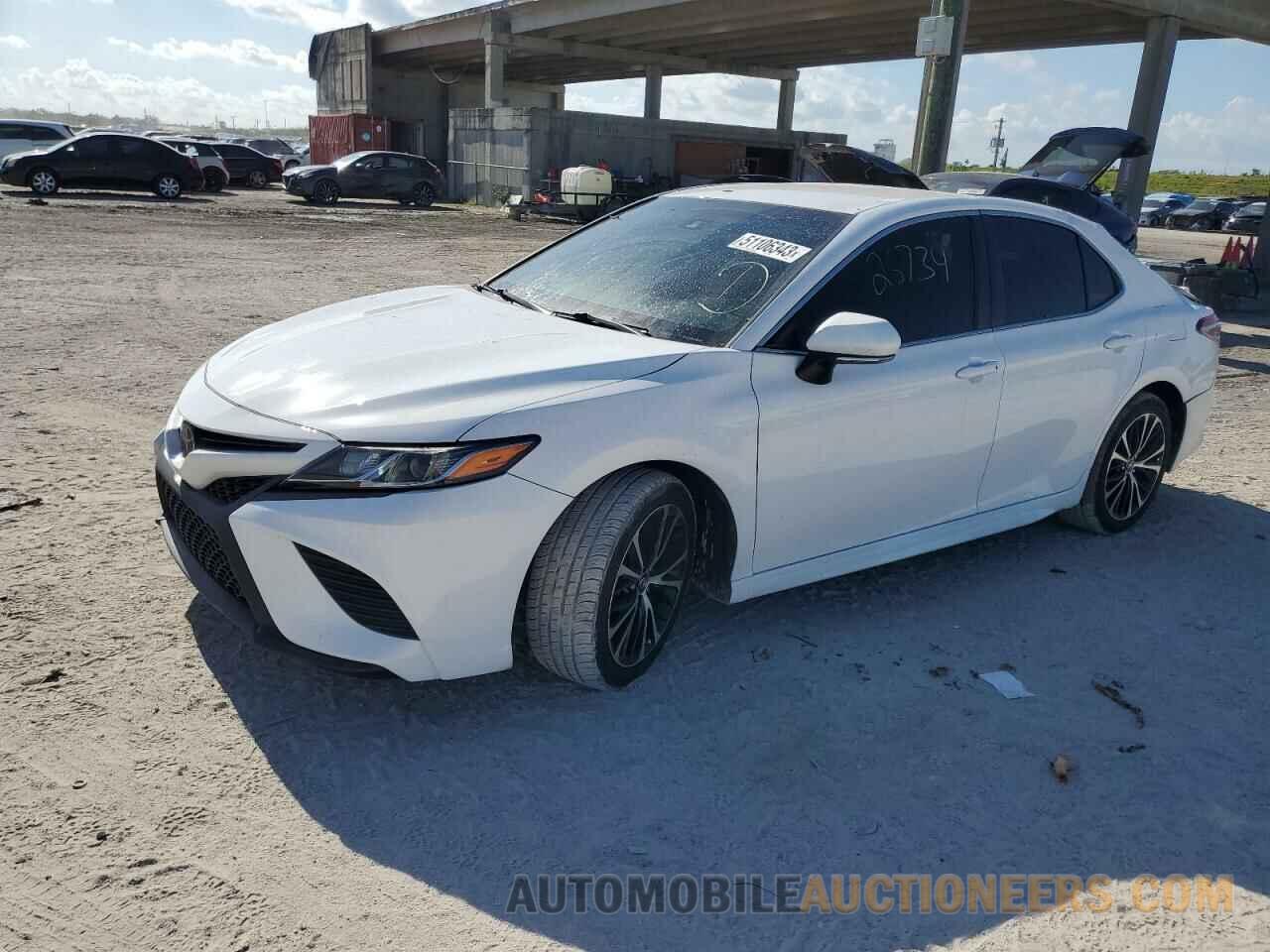 4T1B11HK1JU137083 TOYOTA CAMRY 2018