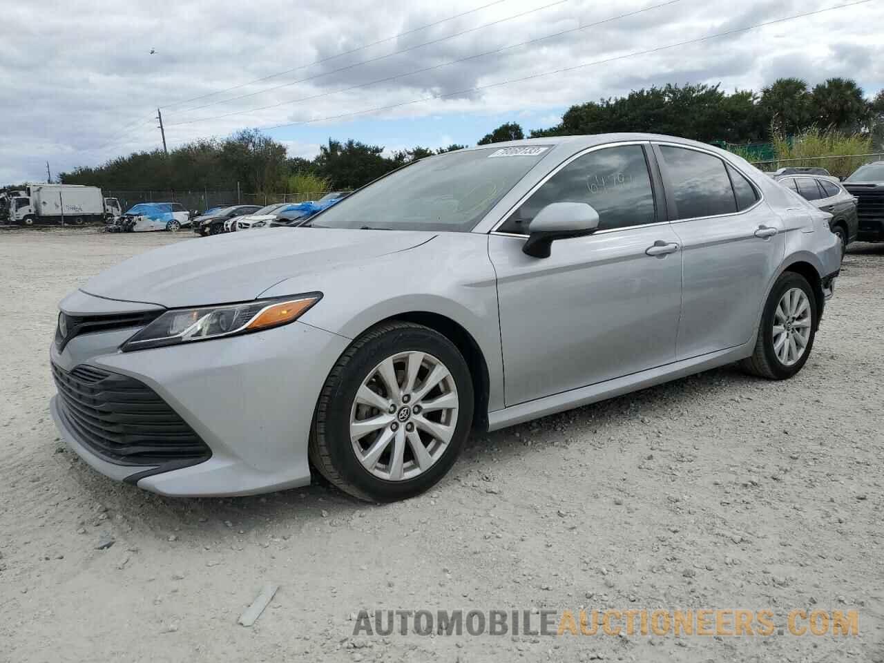 4T1B11HK1JU137536 TOYOTA CAMRY 2018