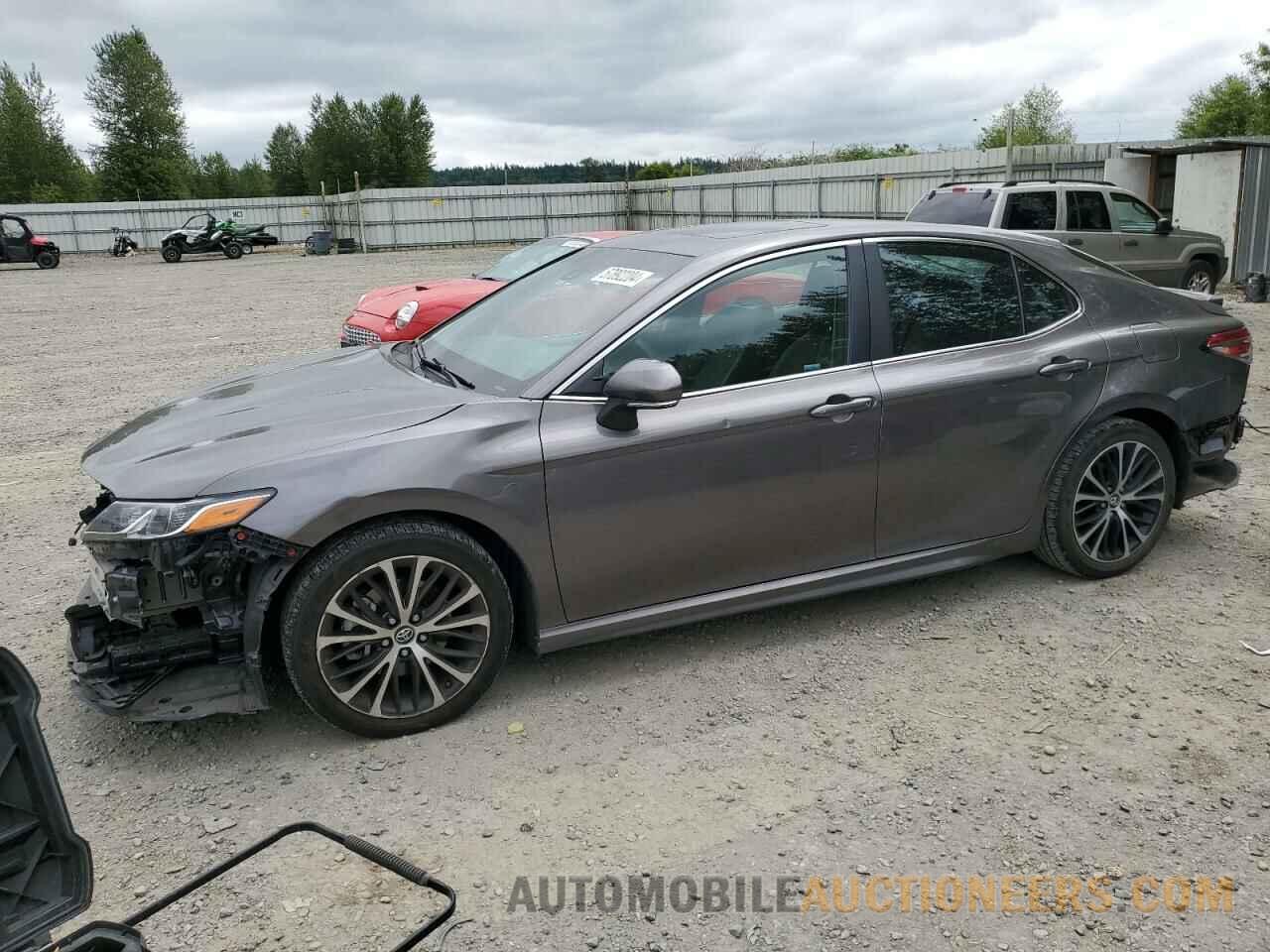 4T1B11HK1JU138864 TOYOTA CAMRY 2018