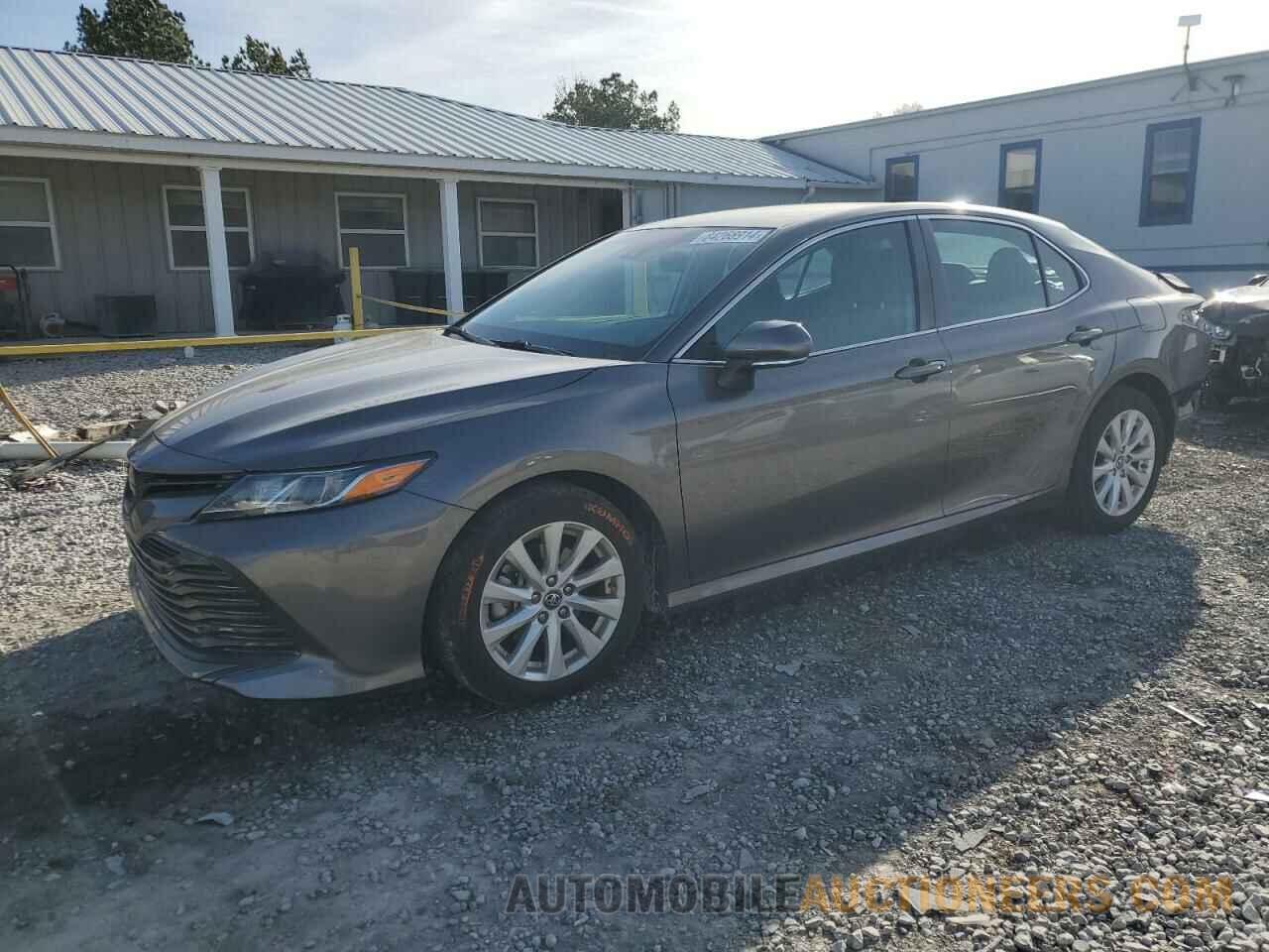 4T1B11HK1JU140386 TOYOTA CAMRY 2018