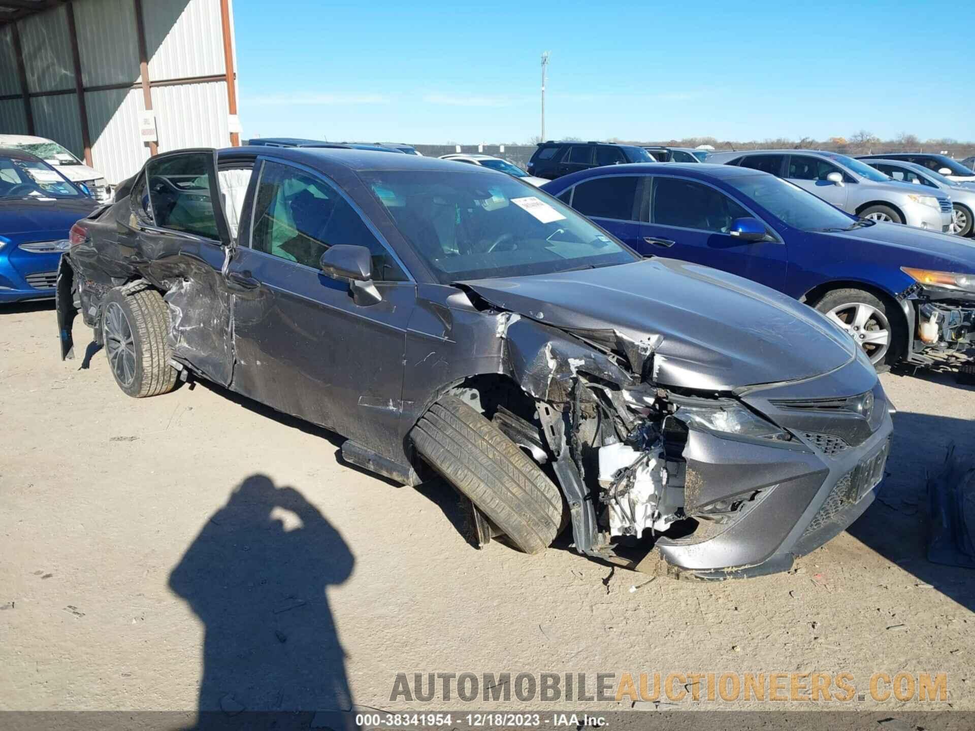 4T1B11HK1JU142476 TOYOTA CAMRY 2018