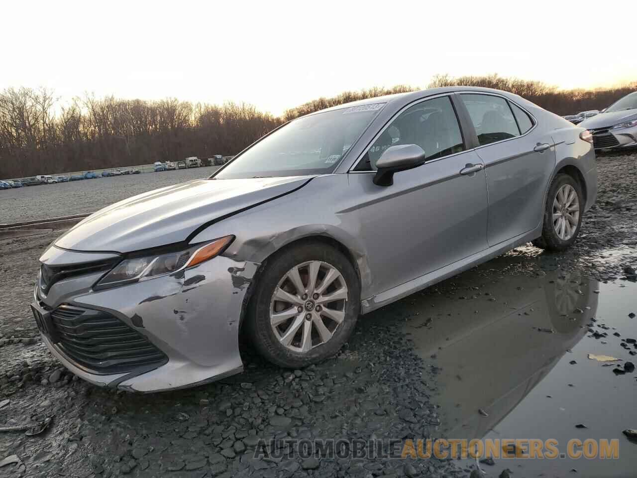 4T1B11HK1JU143465 TOYOTA CAMRY 2018