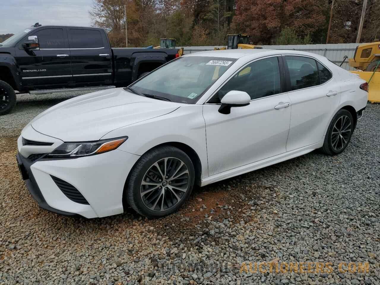 4T1B11HK1JU144325 TOYOTA CAMRY 2018