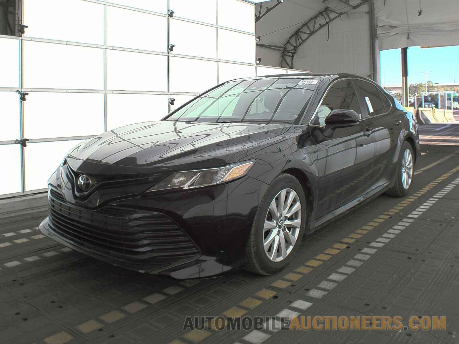 4T1B11HK1JU150318 Toyota Camry 2018