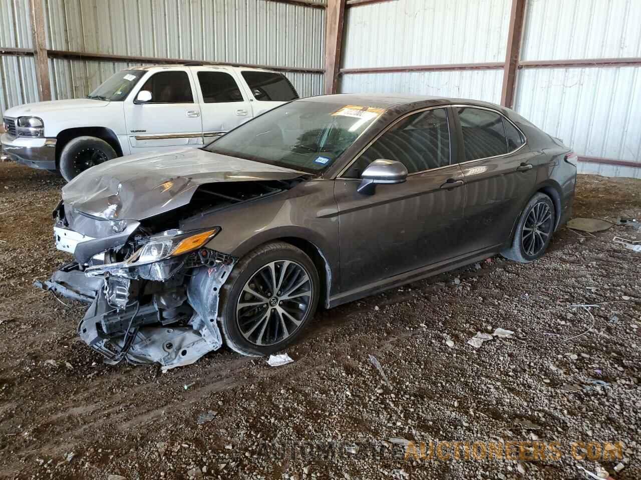 4T1B11HK1JU151260 TOYOTA CAMRY 2018