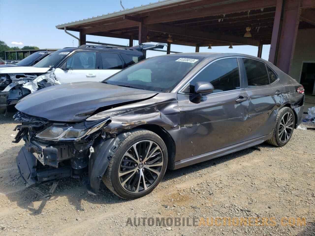 4T1B11HK1JU155261 TOYOTA CAMRY 2018