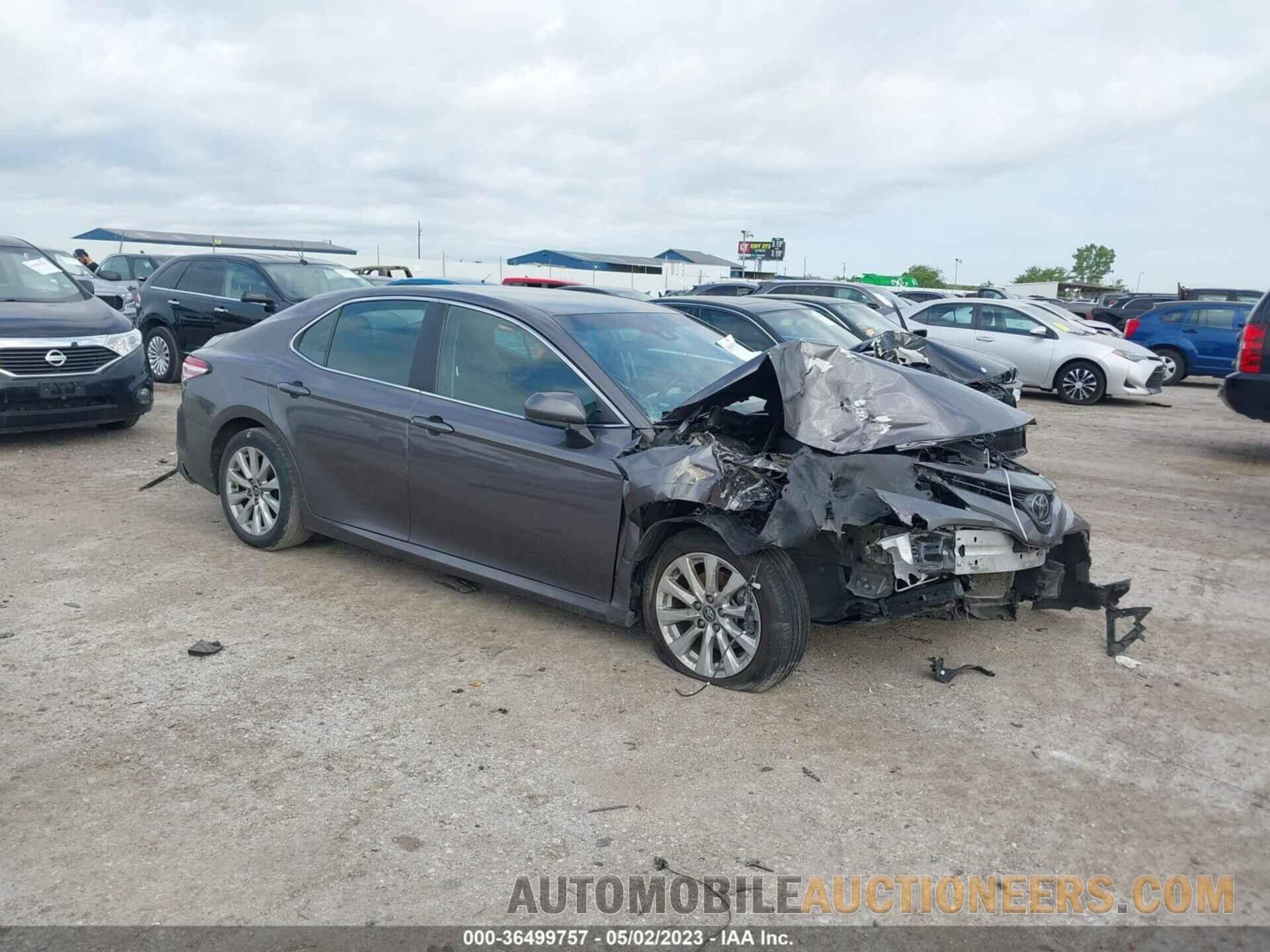 4T1B11HK1JU155647 TOYOTA CAMRY 2018