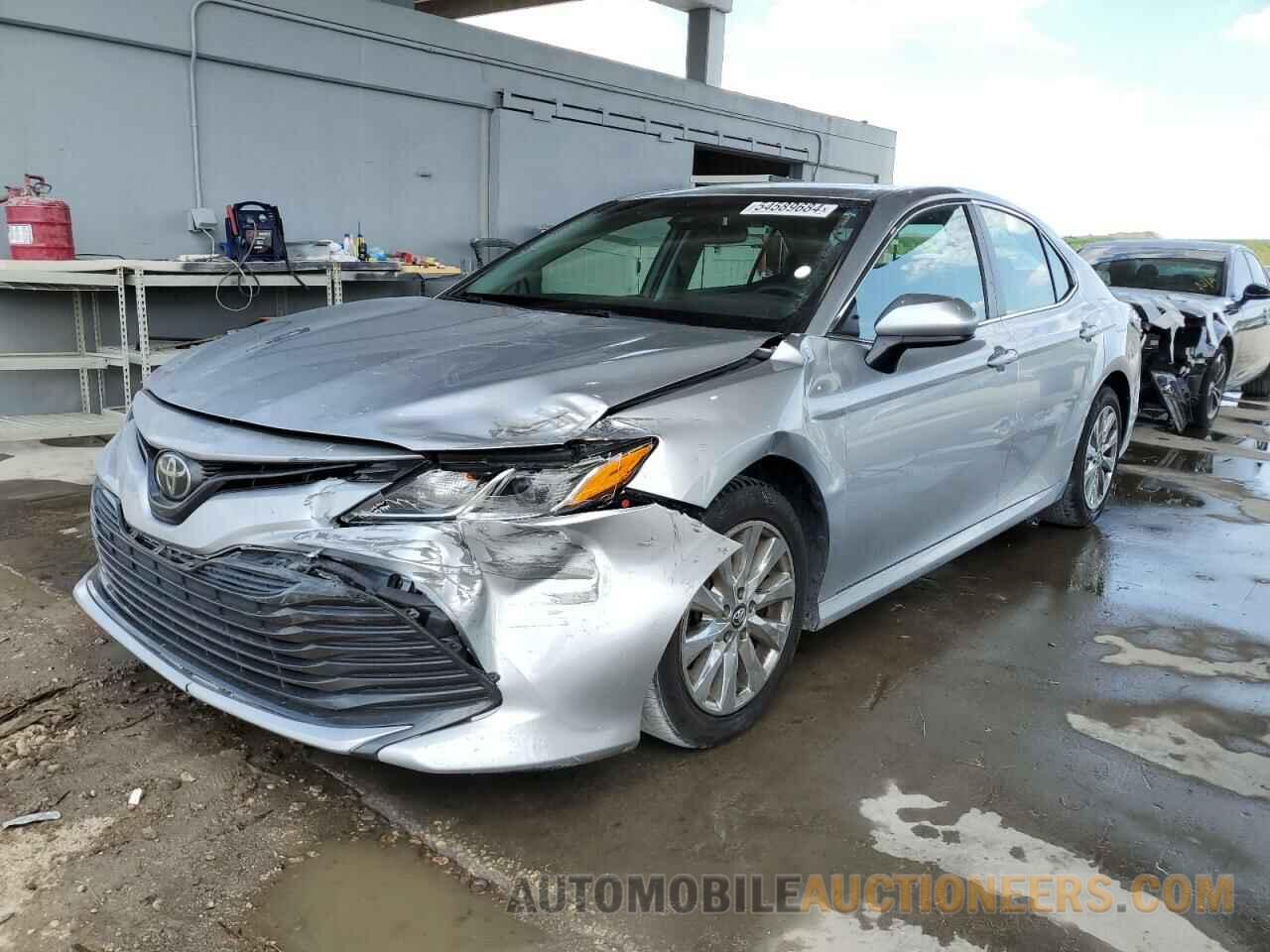 4T1B11HK1JU155860 TOYOTA CAMRY 2018