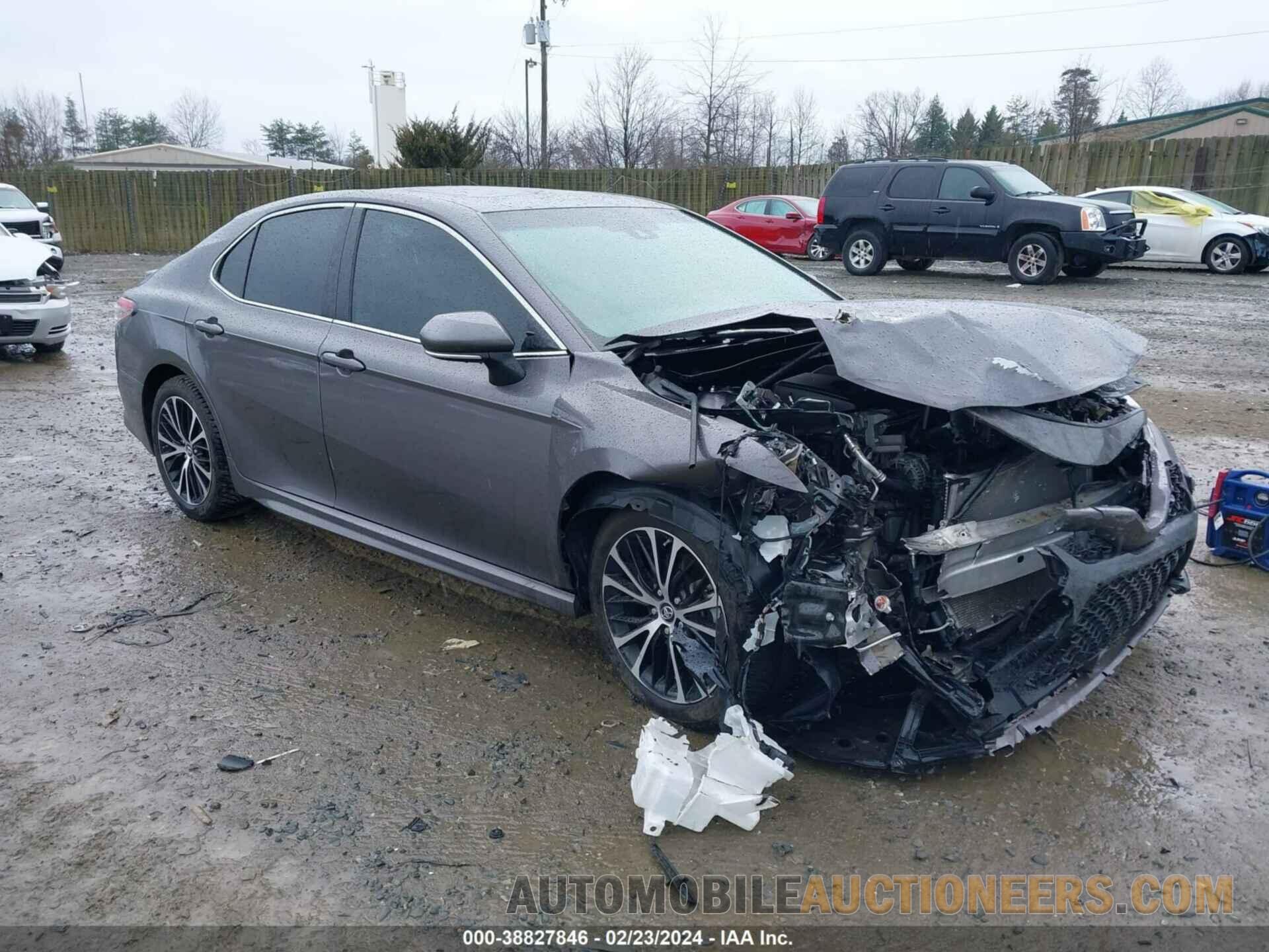 4T1B11HK1JU156569 TOYOTA CAMRY 2018