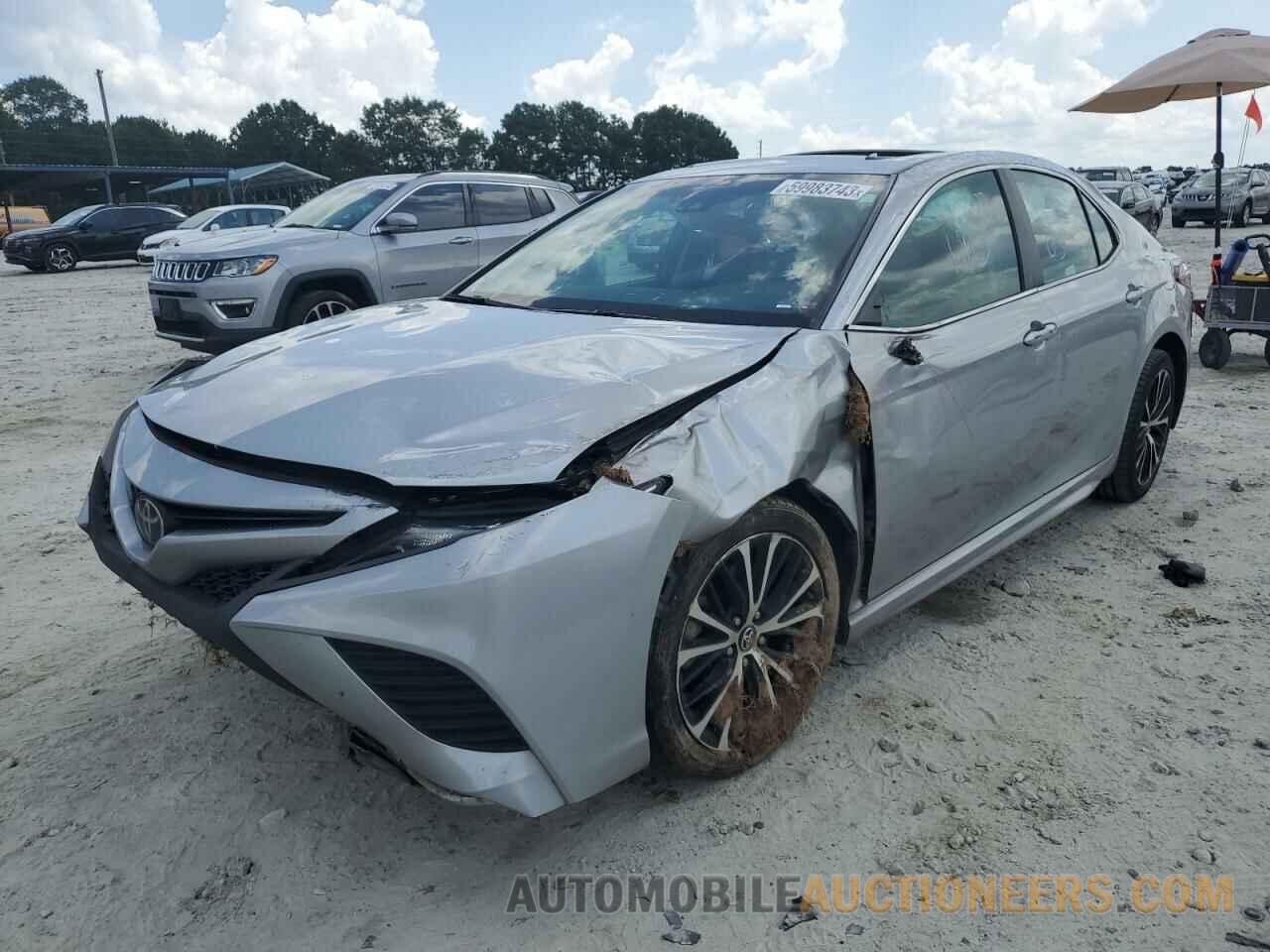 4T1B11HK1JU156913 TOYOTA CAMRY 2018