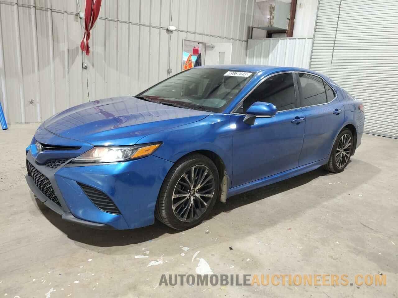 4T1B11HK1JU157818 TOYOTA CAMRY 2018