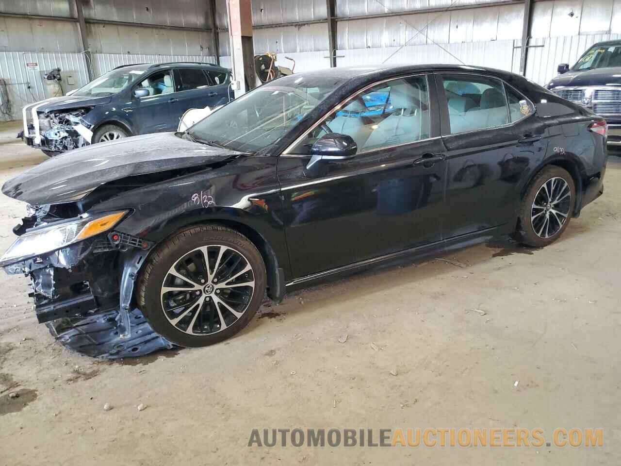 4T1B11HK1JU500112 TOYOTA CAMRY 2018