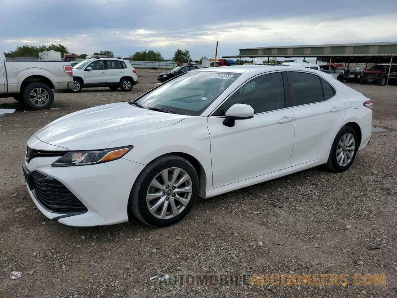 4T1B11HK1JU500742 TOYOTA CAMRY 2018