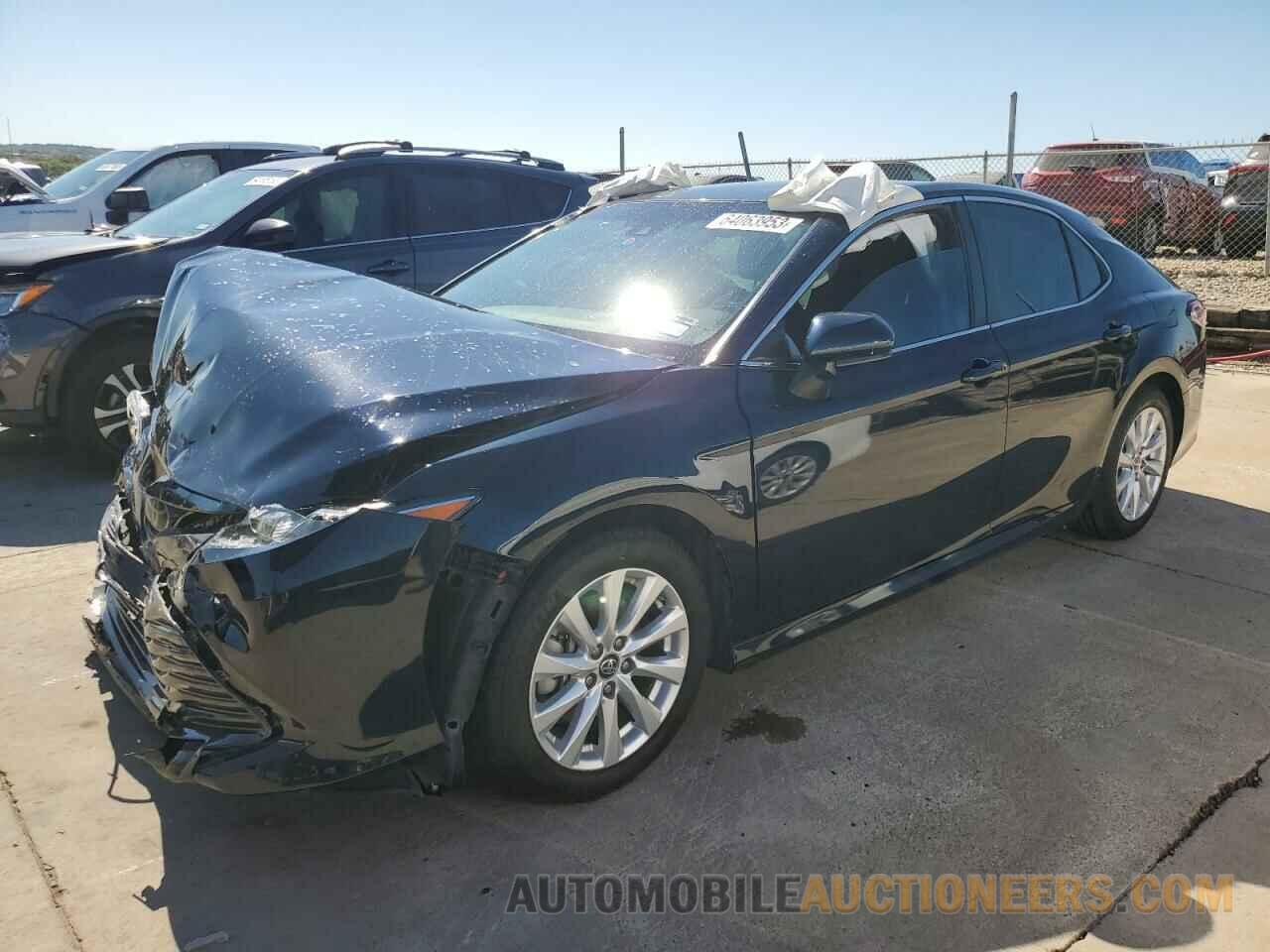 4T1B11HK1JU504533 TOYOTA CAMRY 2018