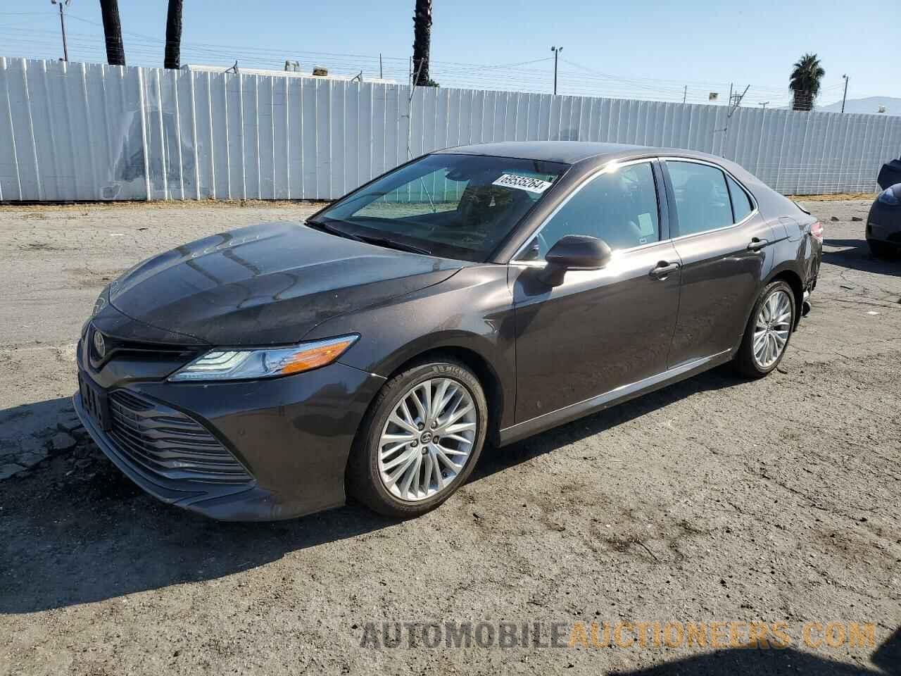 4T1B11HK1JU505648 TOYOTA CAMRY 2018