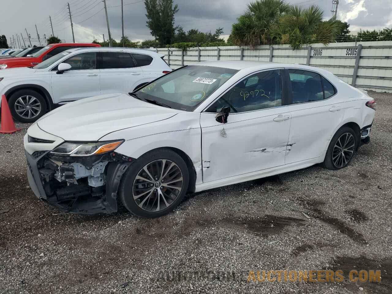 4T1B11HK1JU506802 TOYOTA CAMRY 2018