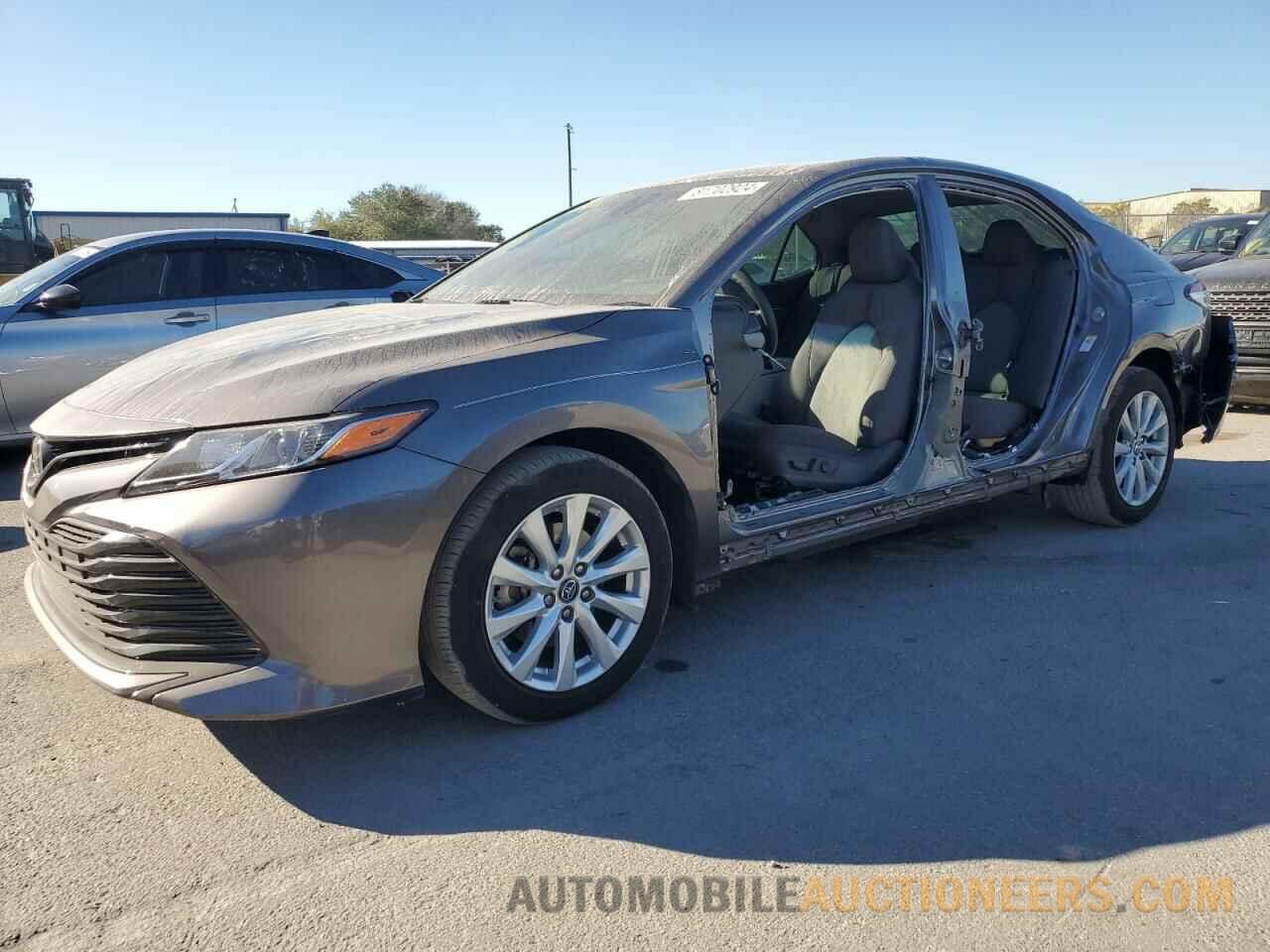 4T1B11HK1JU508856 TOYOTA CAMRY 2018