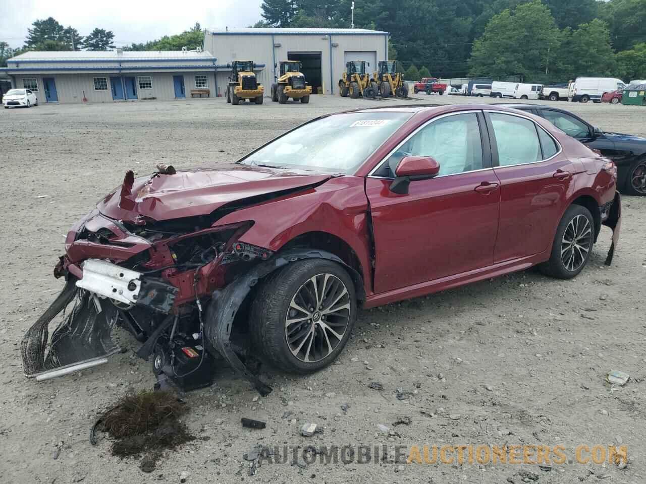 4T1B11HK1JU518660 TOYOTA CAMRY 2018