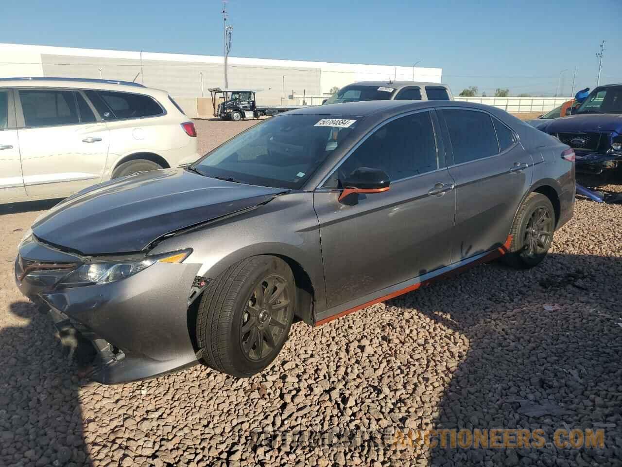 4T1B11HK1JU519467 TOYOTA CAMRY 2018