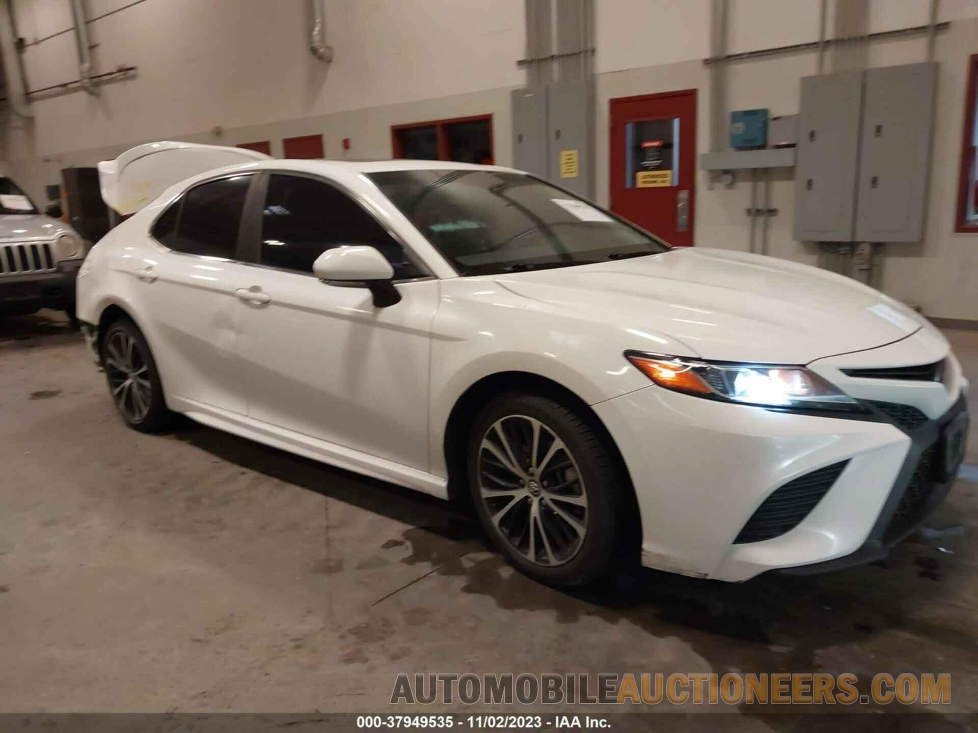 4T1B11HK1JU523793 TOYOTA CAMRY 2018