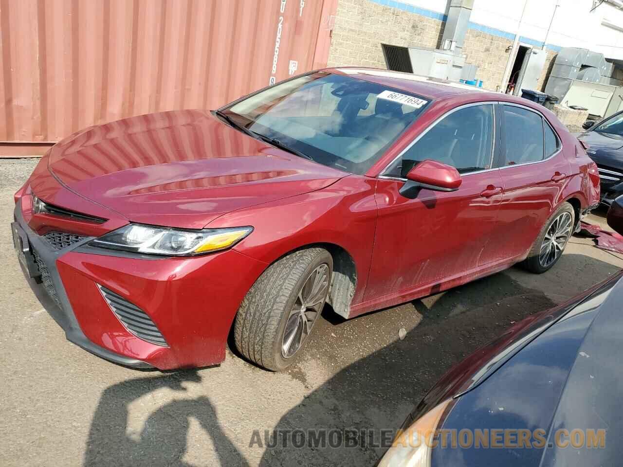 4T1B11HK1JU526323 TOYOTA CAMRY 2018