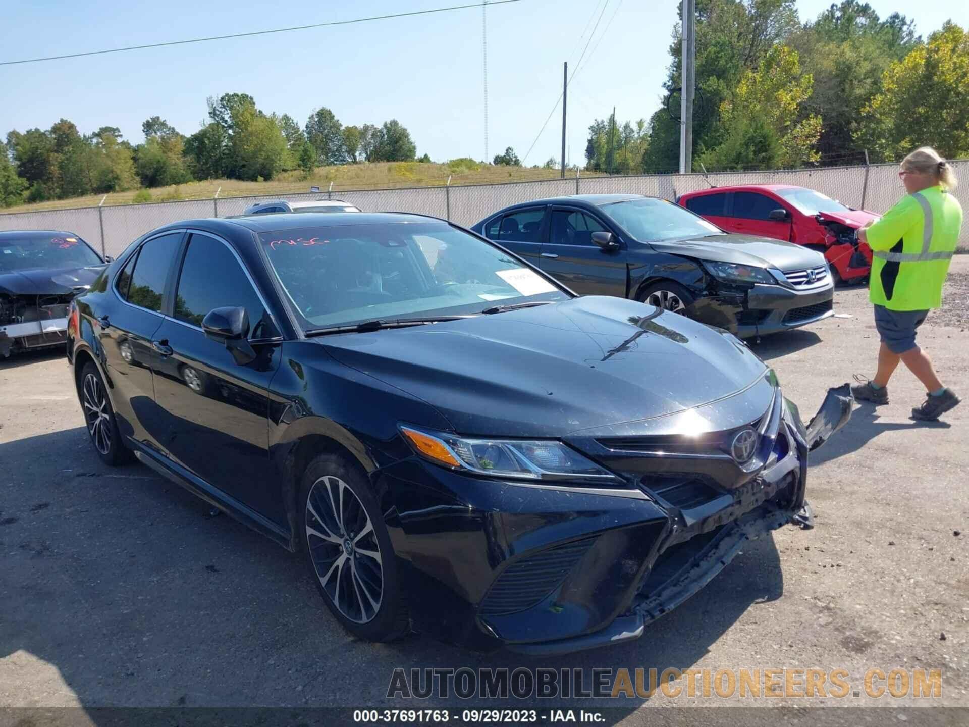 4T1B11HK1JU527603 TOYOTA CAMRY 2018