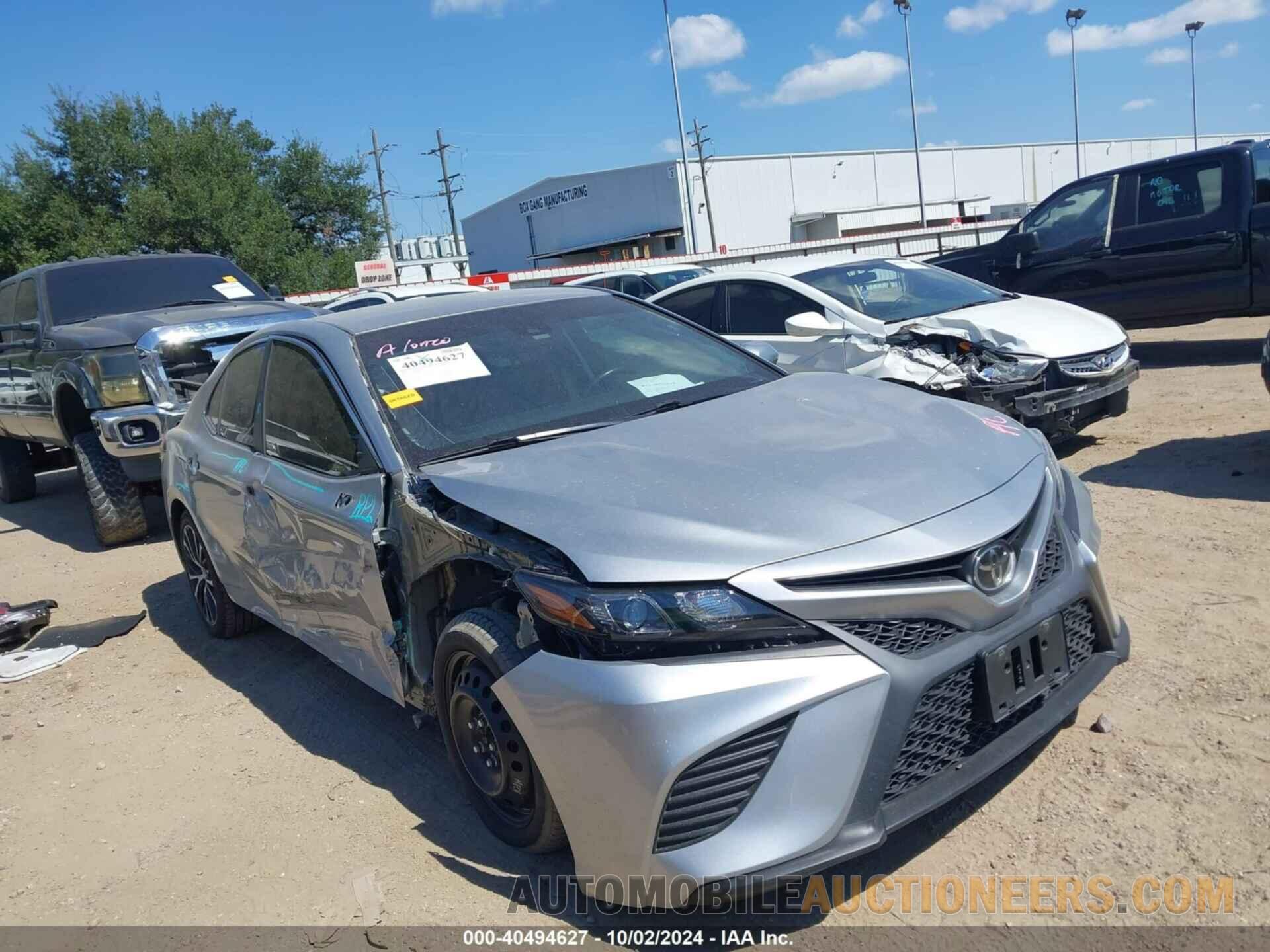 4T1B11HK1JU533255 TOYOTA CAMRY 2018